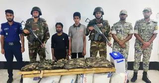 টেকনাফে ইউনিফর্মসহ নবী হোসেন ডাকাত দলের দুই সদস্য আটক
